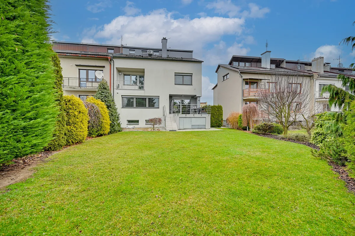 Prodej rodinného domu 378 m², pozemek 498 m²