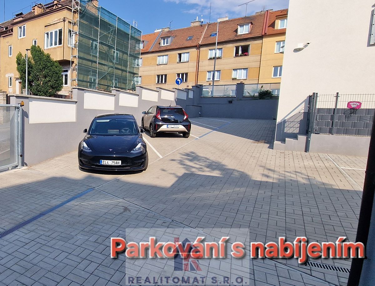 Prodej garáže 15 m², Praha – fotka 1 z 3