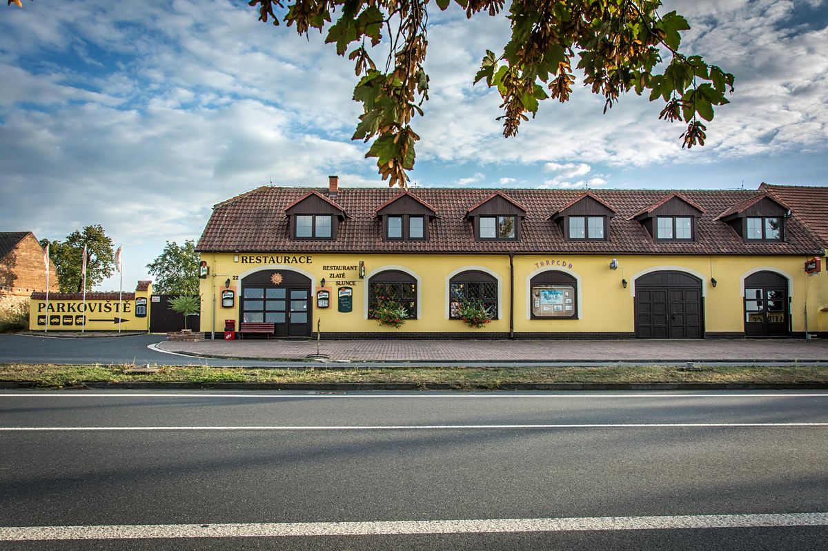 Prodej ubytovacího zařízení 400 m², Břežany I – fotka 1 z 3