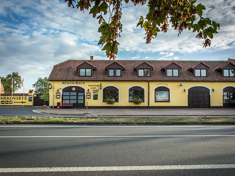 Prodej ubytovacího zařízení 400 m², Břežany I – náhled fotky 1