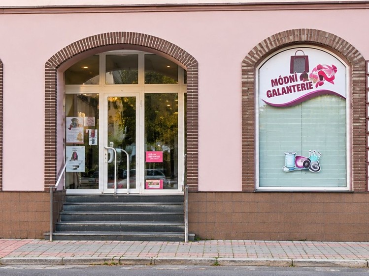 Pronájem komerčního prostoru, 122 m² (2 z 8)