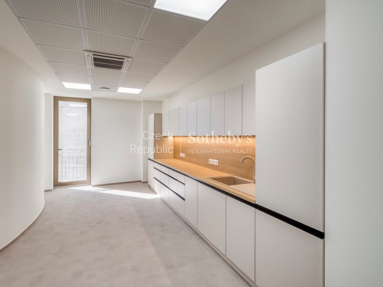 Pronájem komerčního prostoru, 1 500 m² (26 z 61)