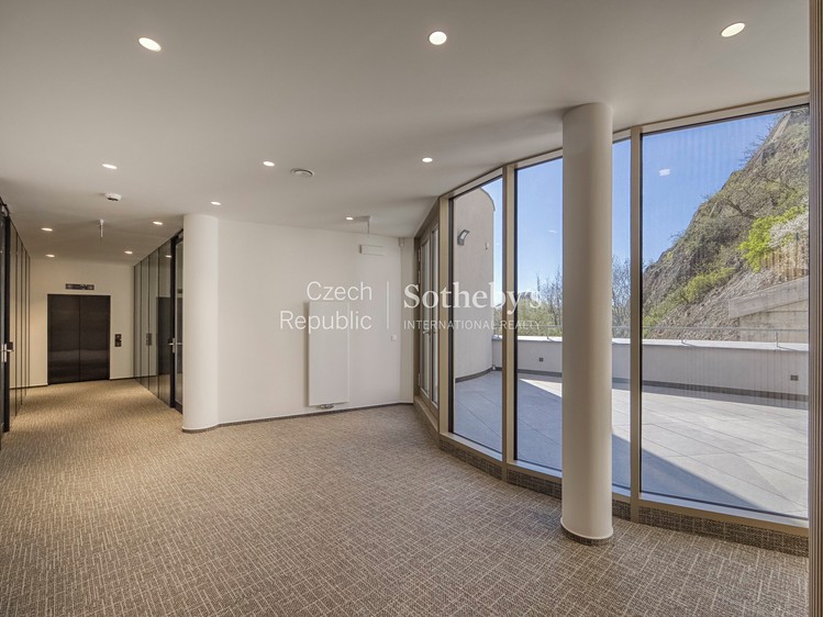 Pronájem komerčního prostoru, 1 500 m² (42 z 61)