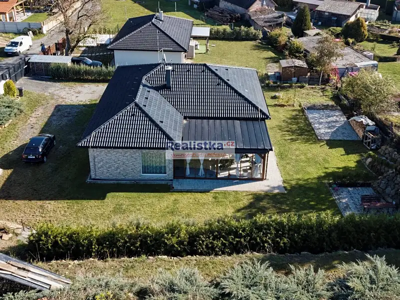 Prodej rodinného domu 127 m², pozemek 923 m², Kbelany – náhled fotky 3