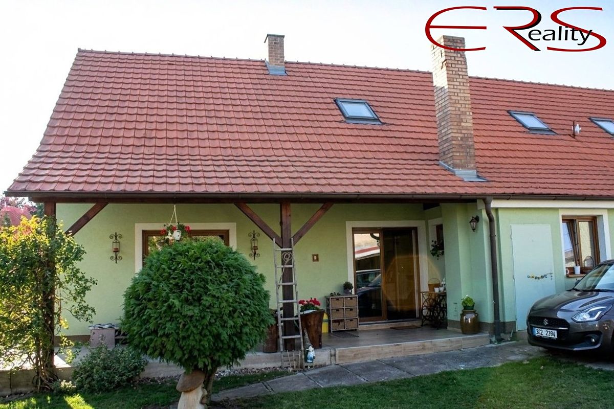 Prodej rodinného domu 270 m², pozemek 759 m², Kostelní Hlavno – fotka 1 z 3