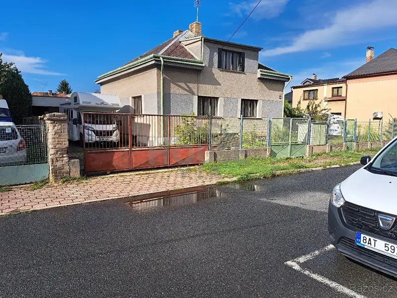 Prodej rodinného domu 240 m², pozemek 1199 m², Praha – náhled fotky 1