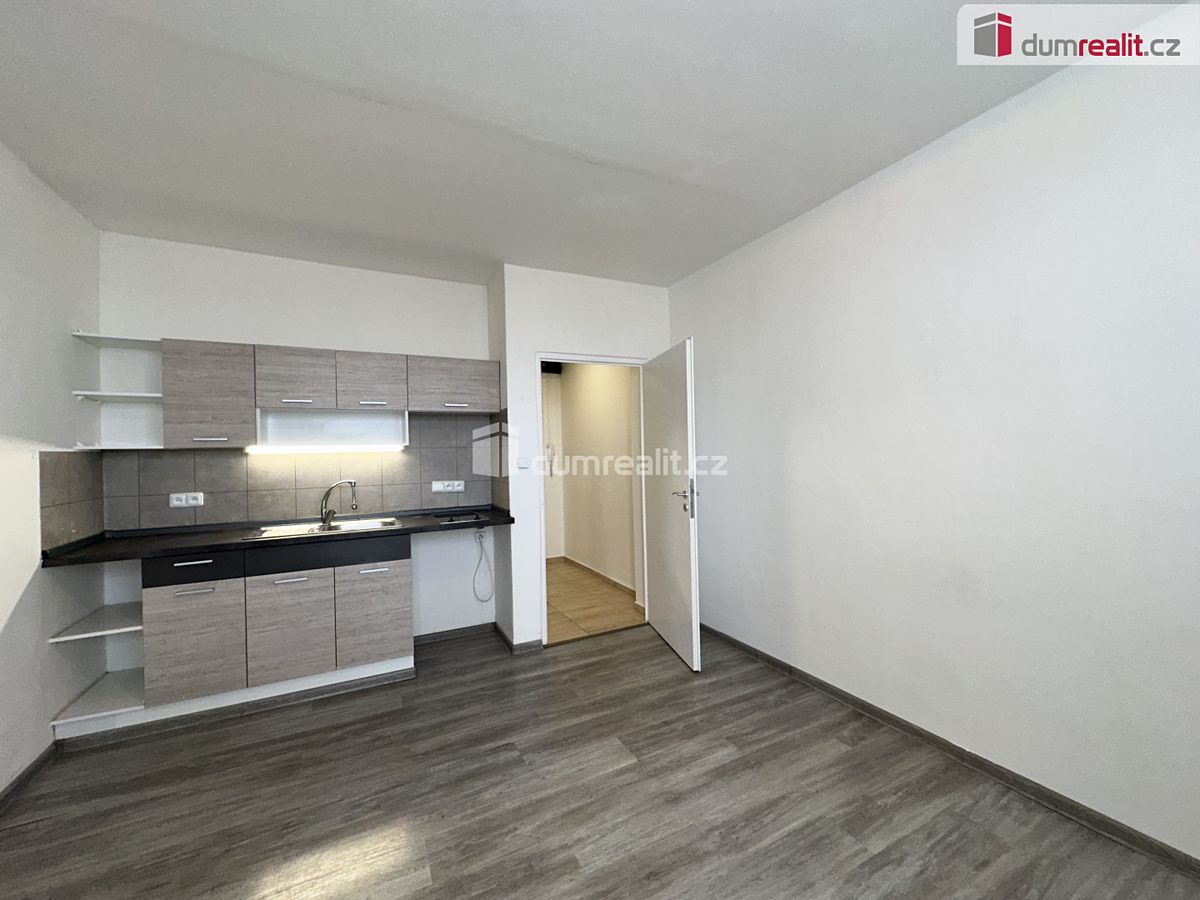 Pronájem bytu 1+kk 20 m², Břeclav – fotka 1 z 3