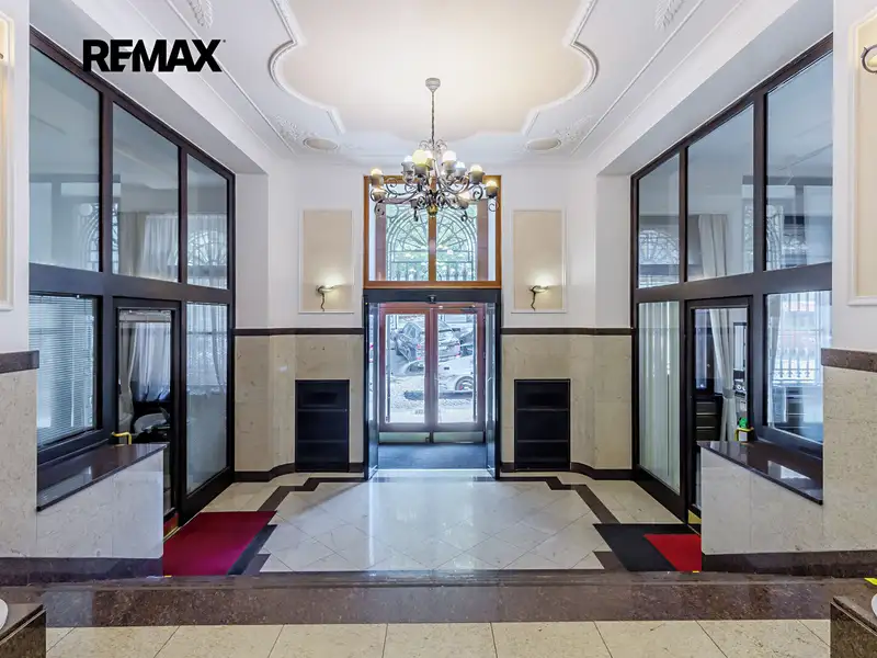 Pronájem kanceláře 172 m², Praha – náhled fotky 1