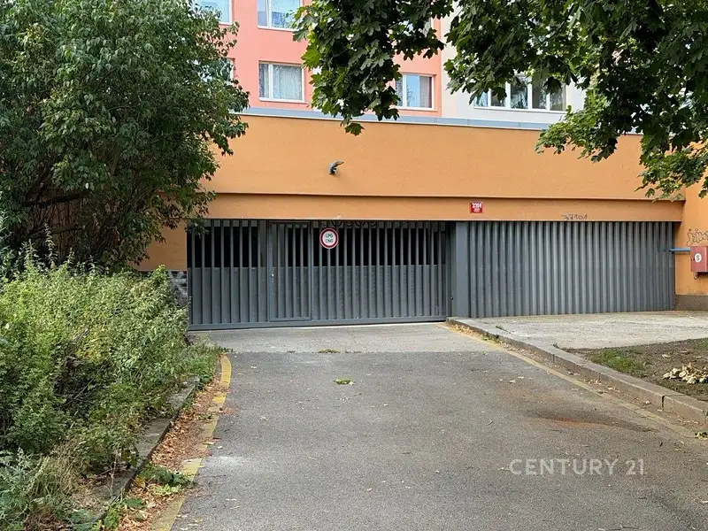 Pronájem garáže 16 m², Praha – náhled fotky 1
