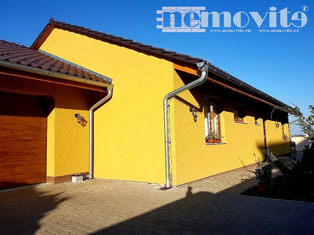 Prodej rodinného domu 198 m², pozemek 708 m², Jesenice – fotka 1 z 3