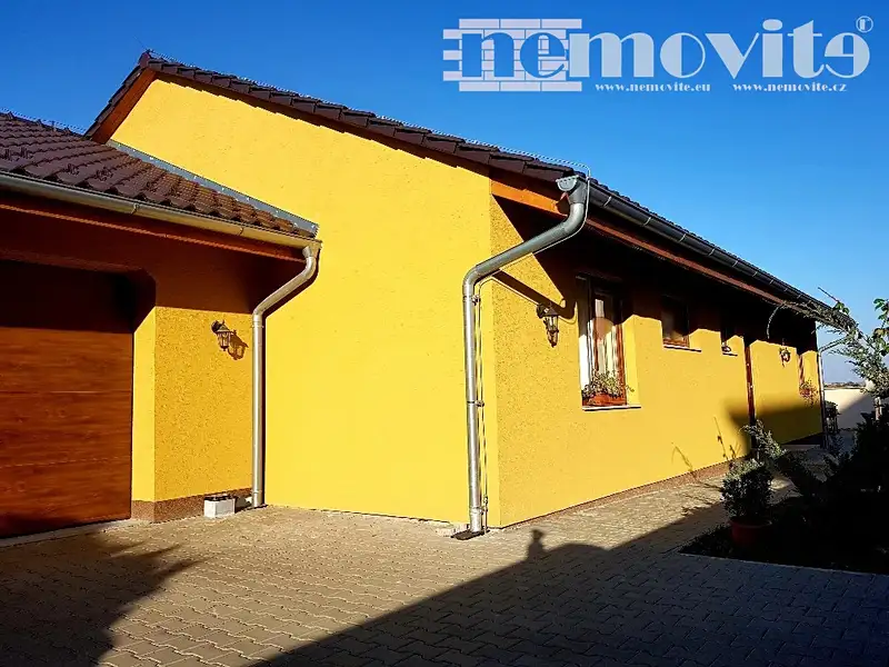 Prodej rodinného domu 198 m², pozemek 708 m², Jesenice – náhled fotky 1