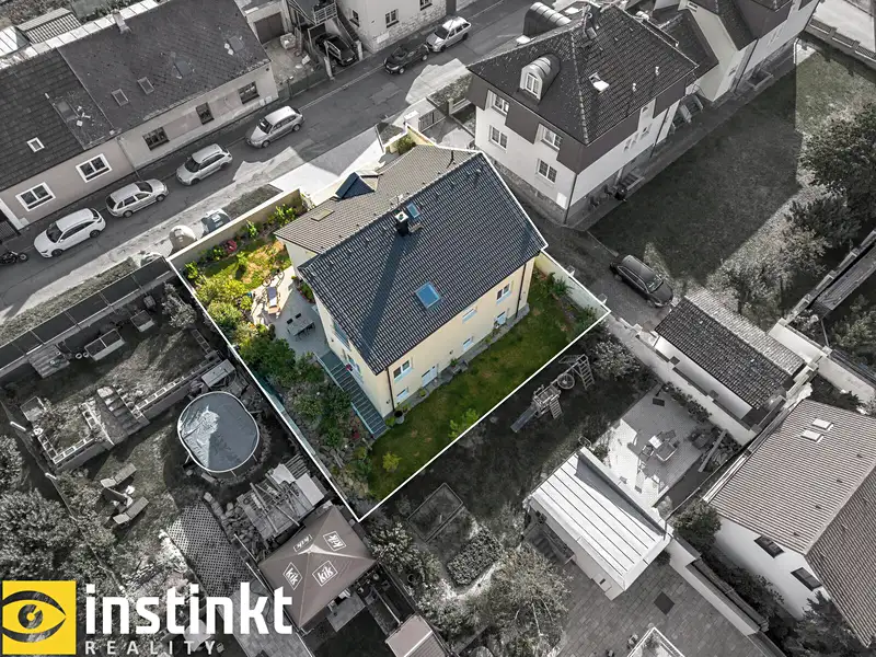 Prodej rodinného domu 230 m², pozemek 423 m², Domažlice – náhled fotky 2