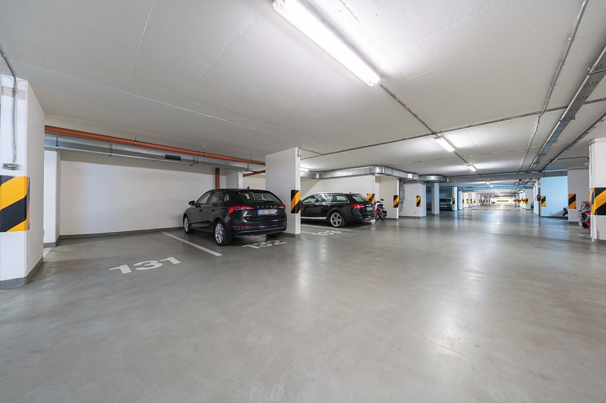 Prodej garážového stání 13 m², Praha – fotka 1 z 3