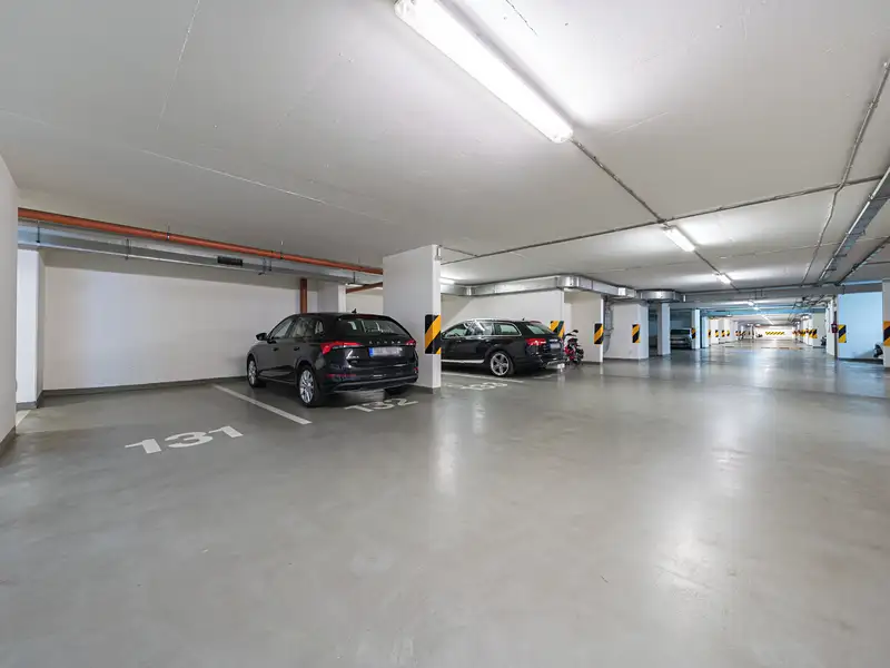 Prodej garážového stání 13 m², Praha – náhled fotky 1