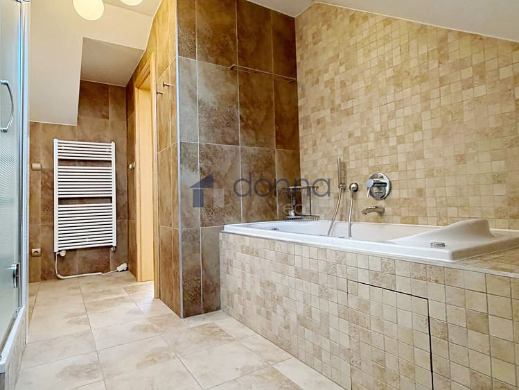 Pronájem bytu 3+kk, 157 m² (19 z 20)