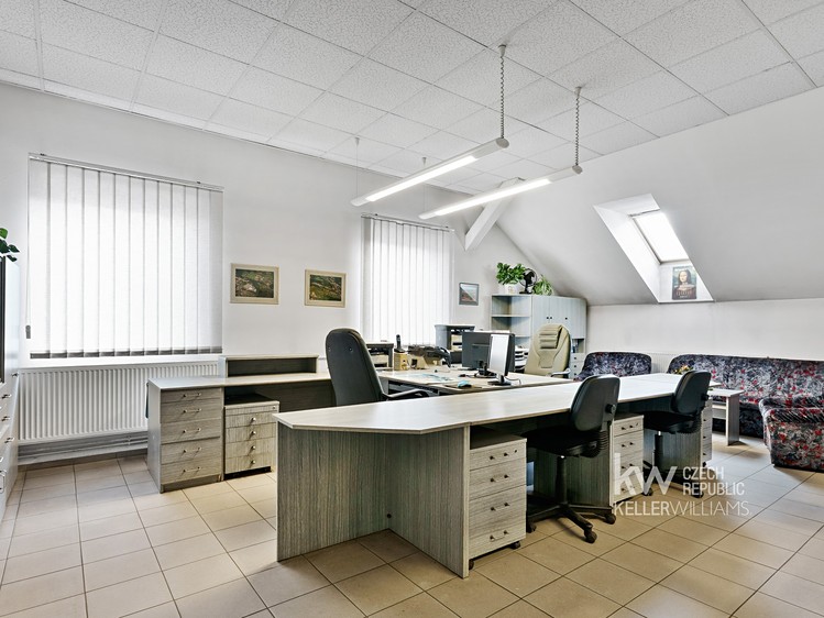Prodej komerčního prostoru, 688 m² (12 z 32)