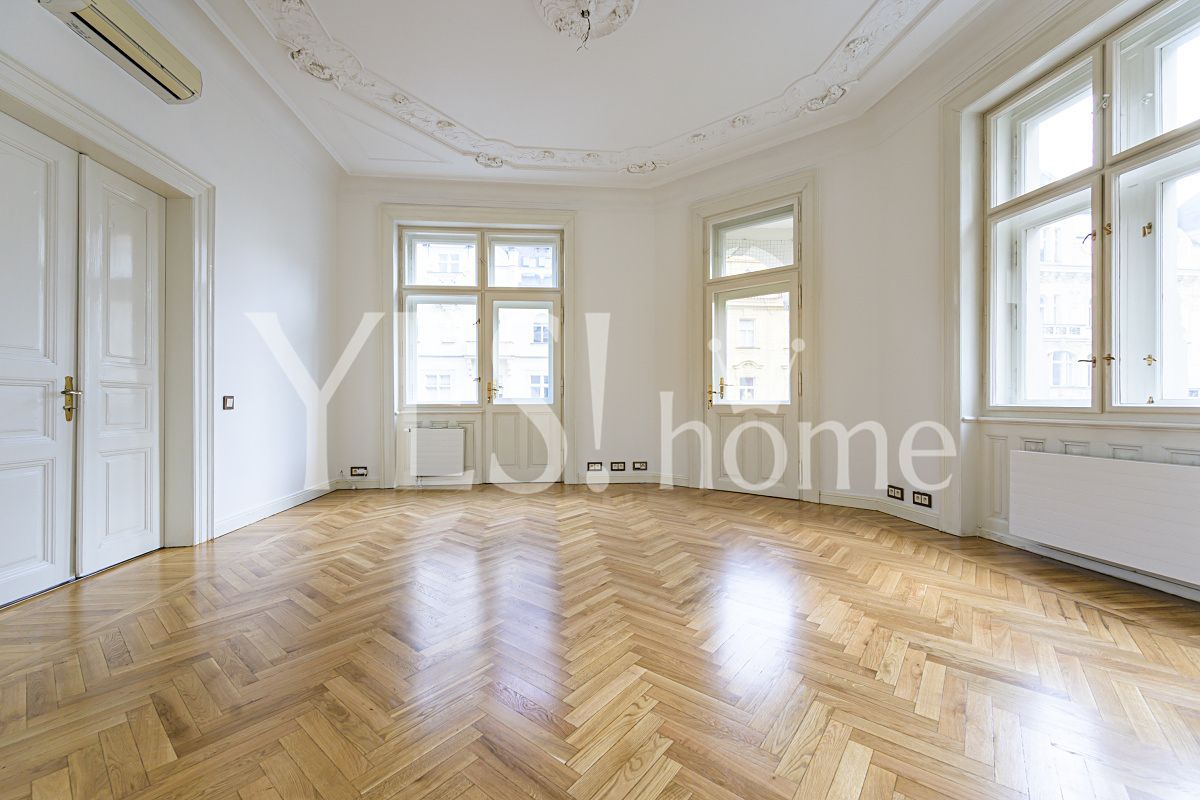 Pronájem kanceláře 200 m²
