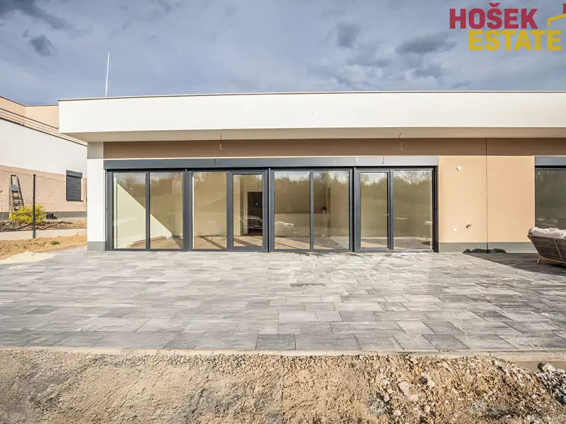 Prodej rodinného domu 197 m², pozemek 737 m², Holubice – náhled fotky 3