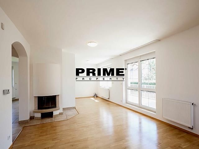 Pronájem rodinného domu 300 m², pozemek 1277 m² – fotografie 2