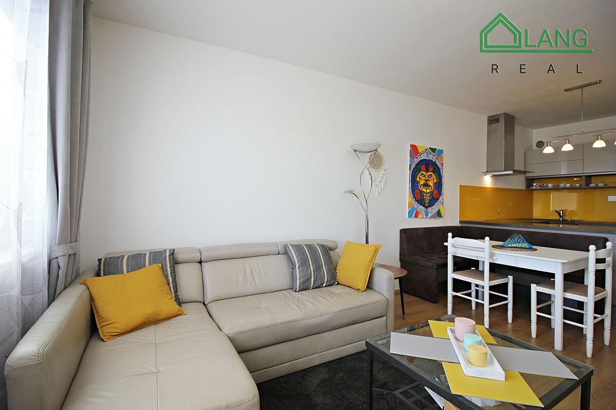 Pronájem bytu 3+kk 68 m² – fotografie 2