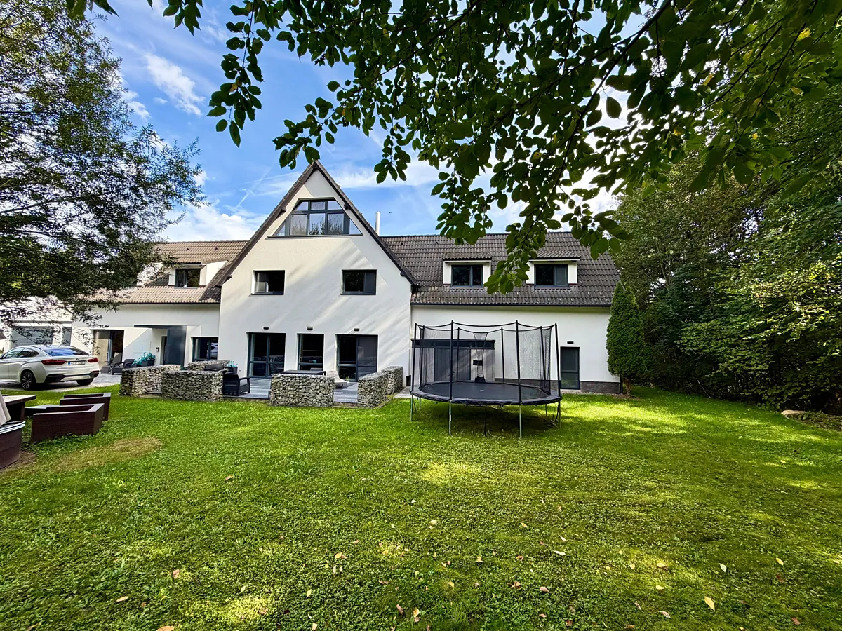 Prodej vily 460 m², pozemek 3212 m²