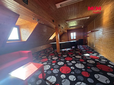 Pronájem komerčního prostoru, 200 m² (2 z 15)