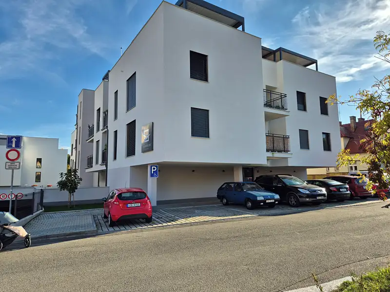 Pronájem bytu 1+kk 32 m², Zlín – náhled fotky 2