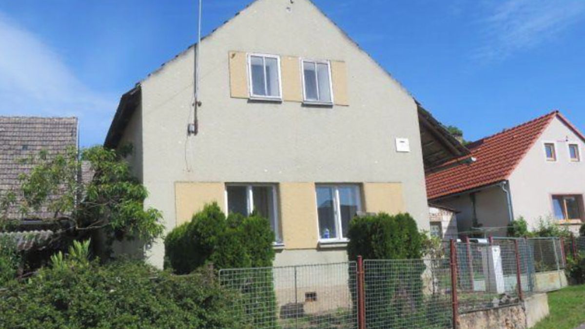 Dražba rodinného domu 200 m², pozemek 1002 m², Spálené Poříčí – fotka 1 z 3