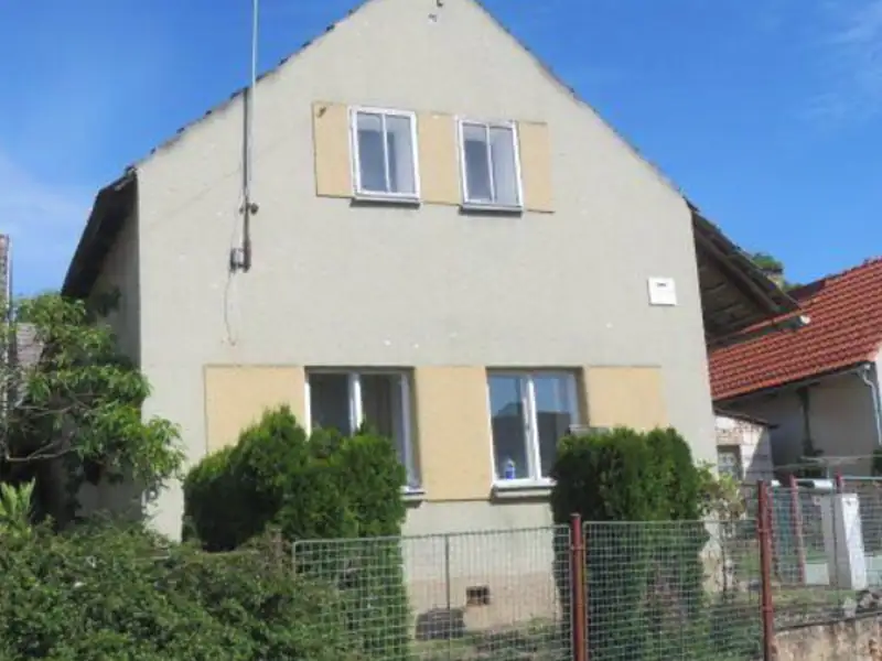 Dražba rodinného domu 200 m², pozemek 1002 m², Spálené Poříčí – náhled fotky 1
