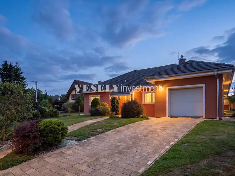 Prodej rodinného domu 200 m², pozemek 2205 m², Křtěnov – náhled fotky 1