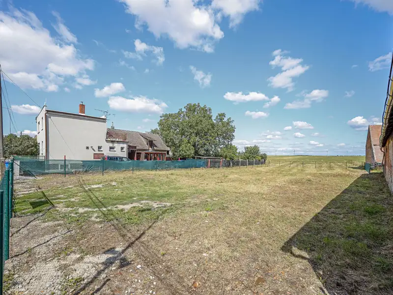 Prodej stavebního pozemku 927 m², Dvory – náhled fotky 3