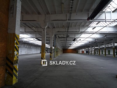 Pronájem skladového prostoru 2 700 m²