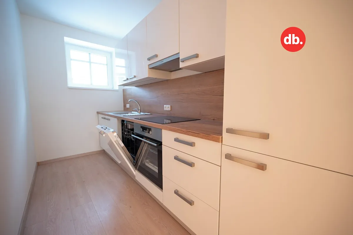 Pronájem bytu 1+kk 37 m²