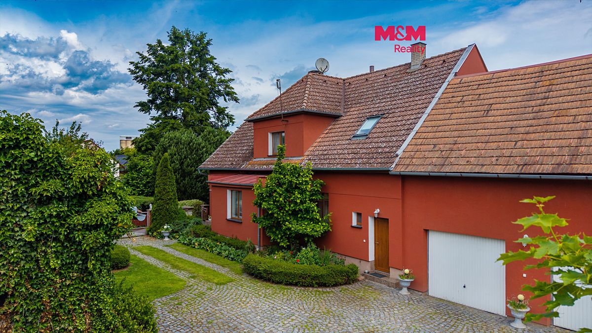 Prodej rodinného domu 250 m², pozemek 1316 m², Kněžmost – fotka 1 z 3