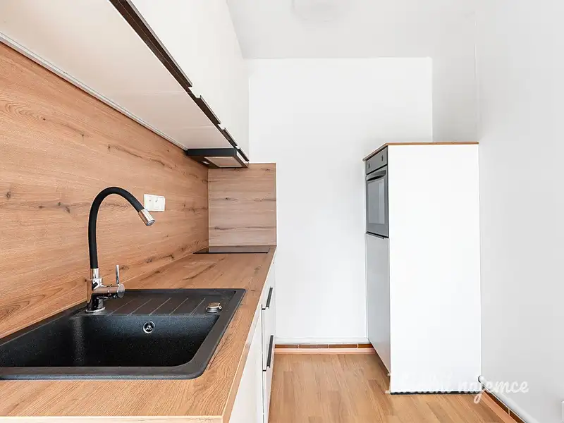 Pronájem bytu 2+kk 42 m², Praha – náhled fotky 2