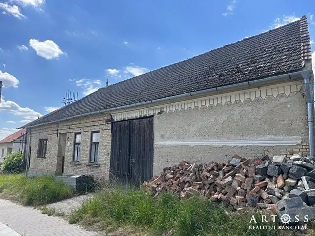 Prodej rodinného domu 288 m², pozemek 1424 m², Kostelec – náhled fotky 1
