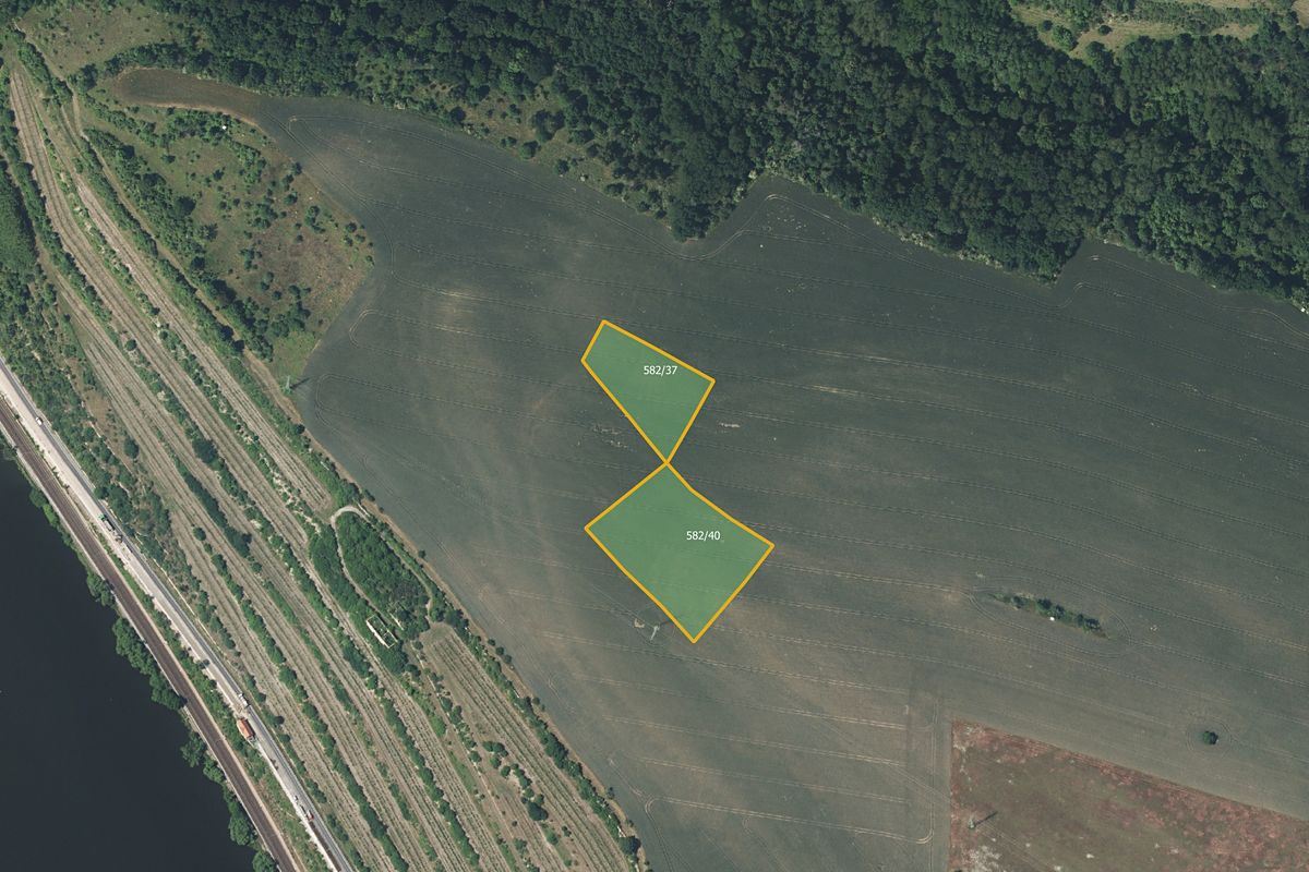 Prodej pole 5033 m², Mělník – fotka 1 z 3