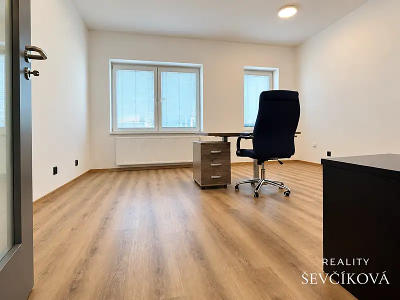 Pronájem kanceláře 20 m², Hradec Králové – náhled fotky 3