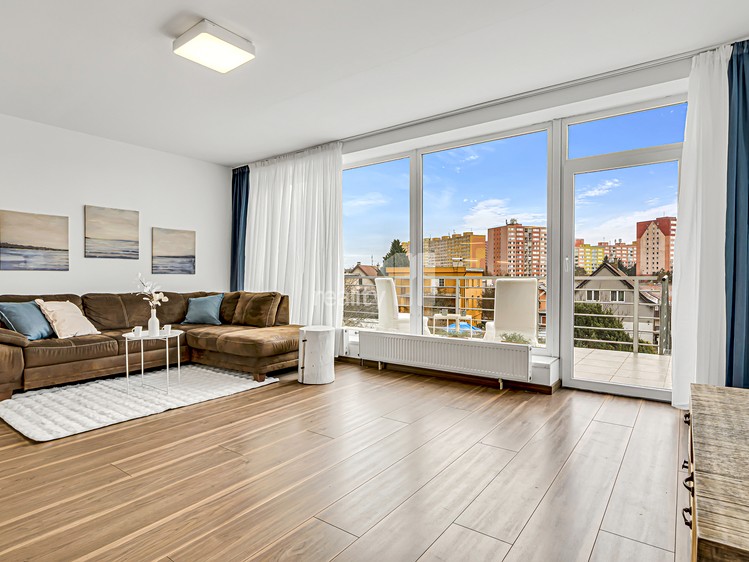 Haus zum Kauf, 270 m² (1 von 43)