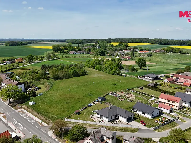 Prodej stavebního pozemku 1023 m², Vesce – náhled fotky 2