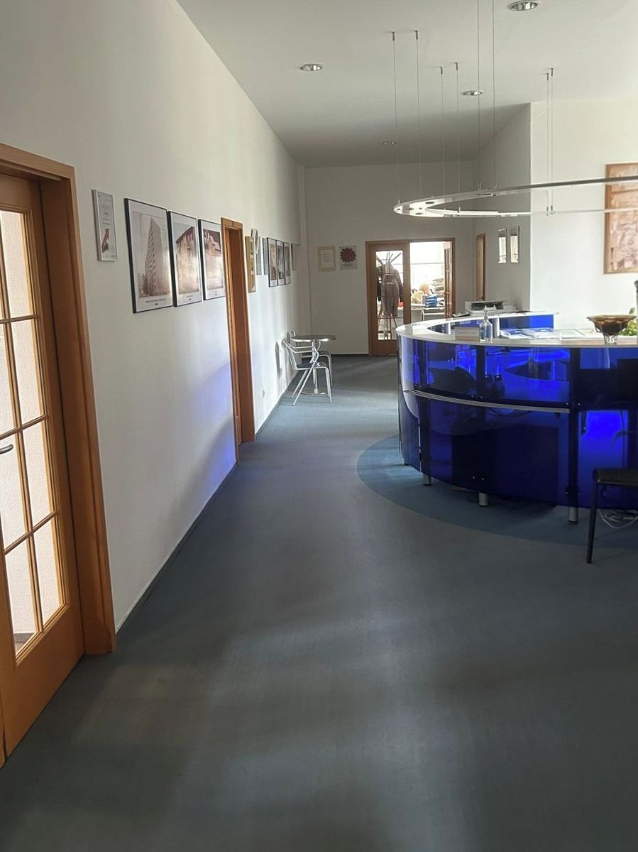 Pronájem kanceláře 295 m², Kladno – fotka 1 z 3