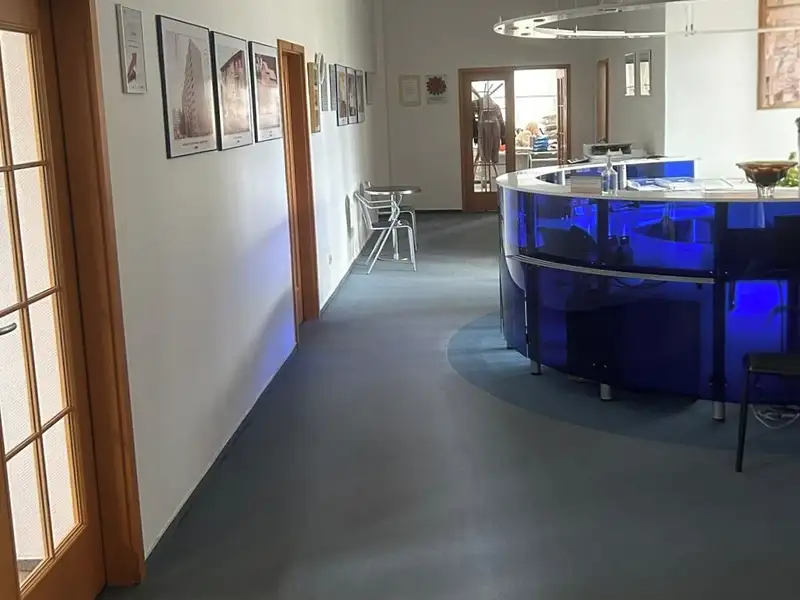 Pronájem kanceláře 295 m², Kladno – náhled fotky 1