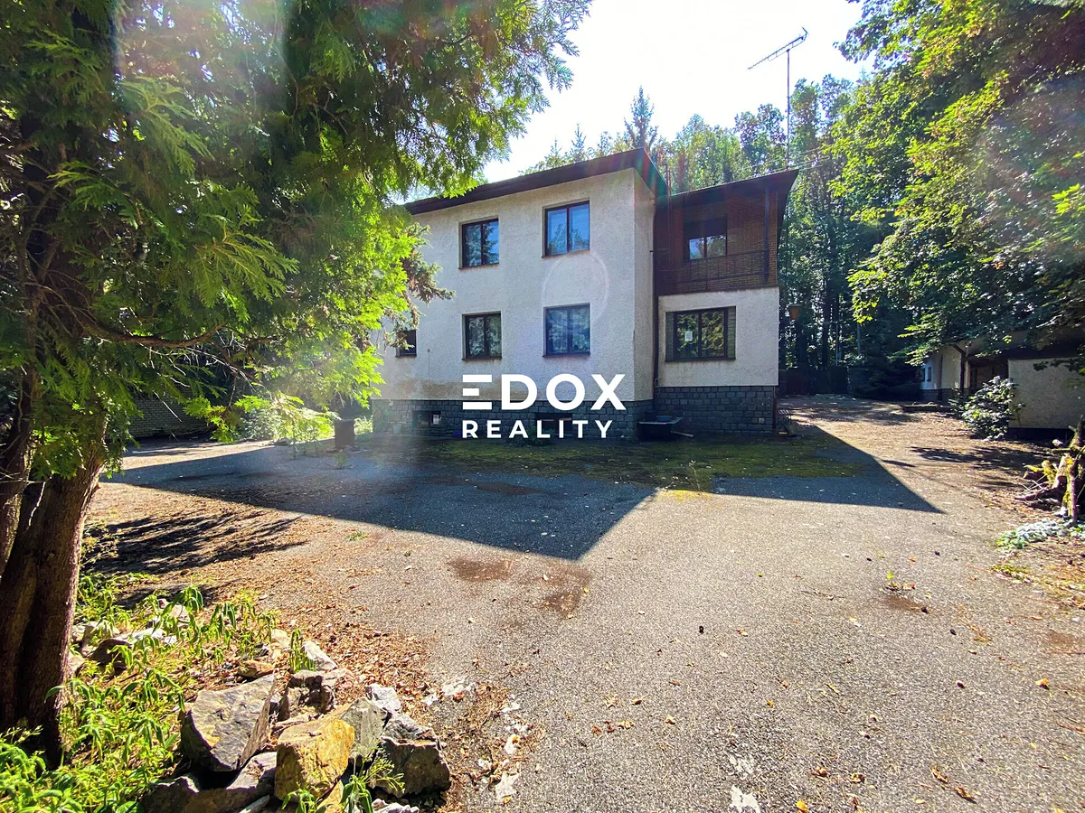 Prodej rodinného domu 300 m², pozemek 2228 m²
