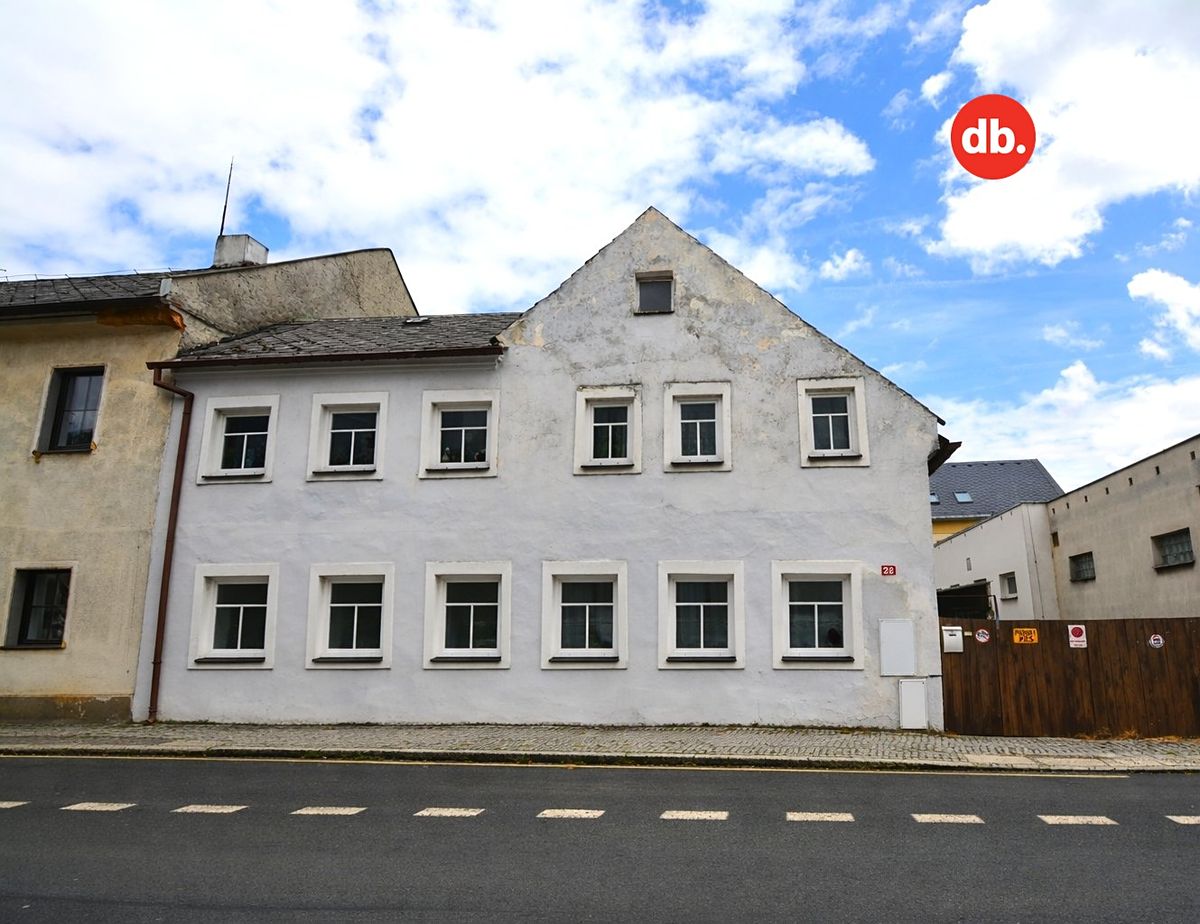 Prodej rodinného domu 200 m², pozemek 230 m², Toužim – fotka 1 z 3