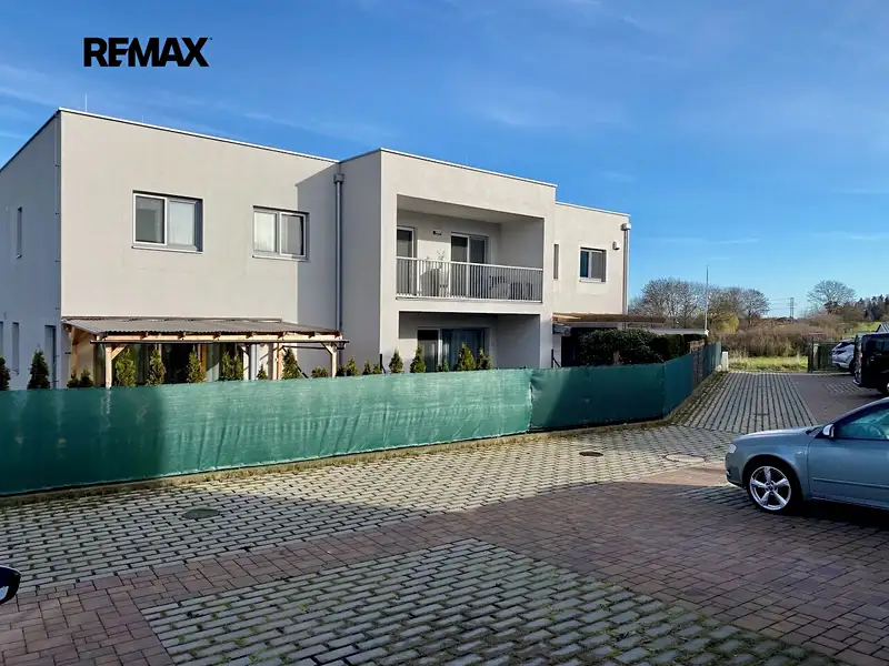 Pronájem rodinného domu 103 m², pozemek 145 m², Mukařov – náhled fotky 1