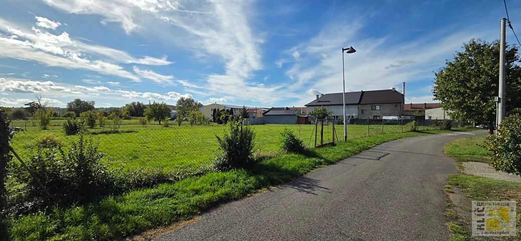 Prodej stavebního pozemku 800 m² – fotografie 3