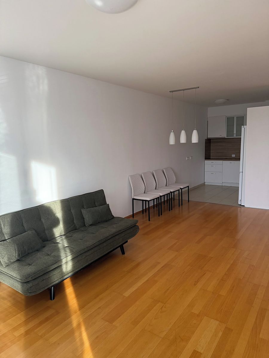 Pronájem bytu 2+kk 57 m² – fotografie 3