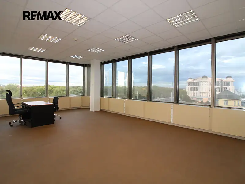 Pronájem kanceláře 42 m², Praha – náhled fotky 1