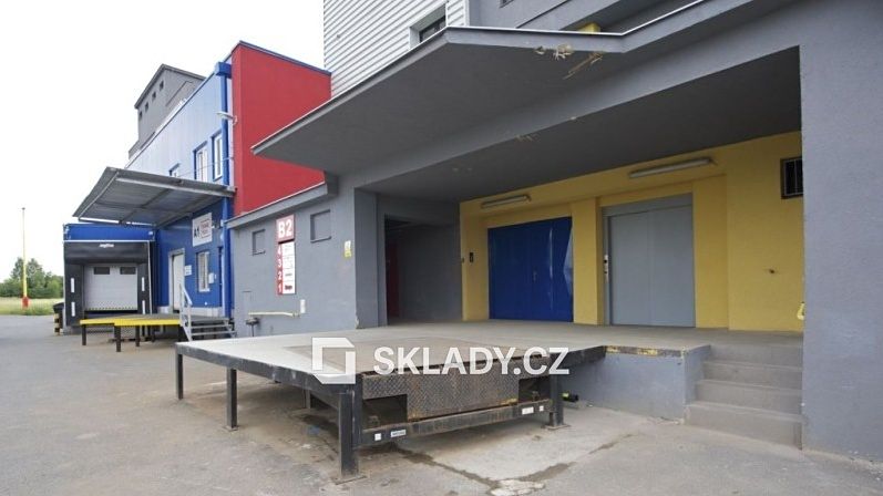 Pronájem skladového prostoru 908 m² – fotografie 2