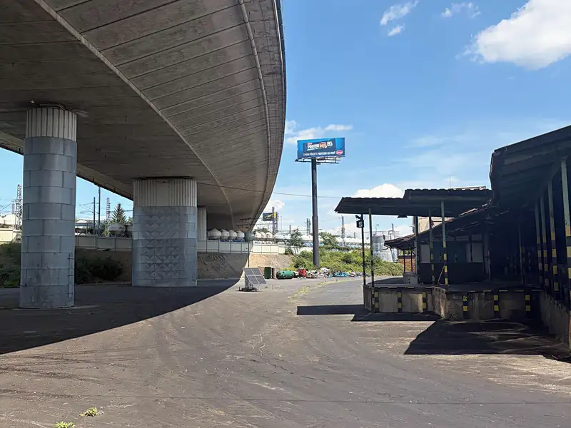 Pronájem komerčního pozemku 4000 m², Praha – náhled fotky 1